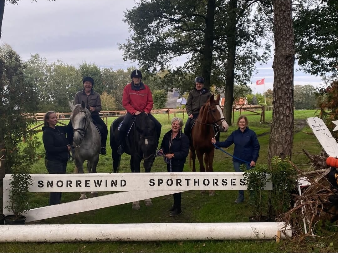 Vrijwilliger paardrijden voor minder Validen