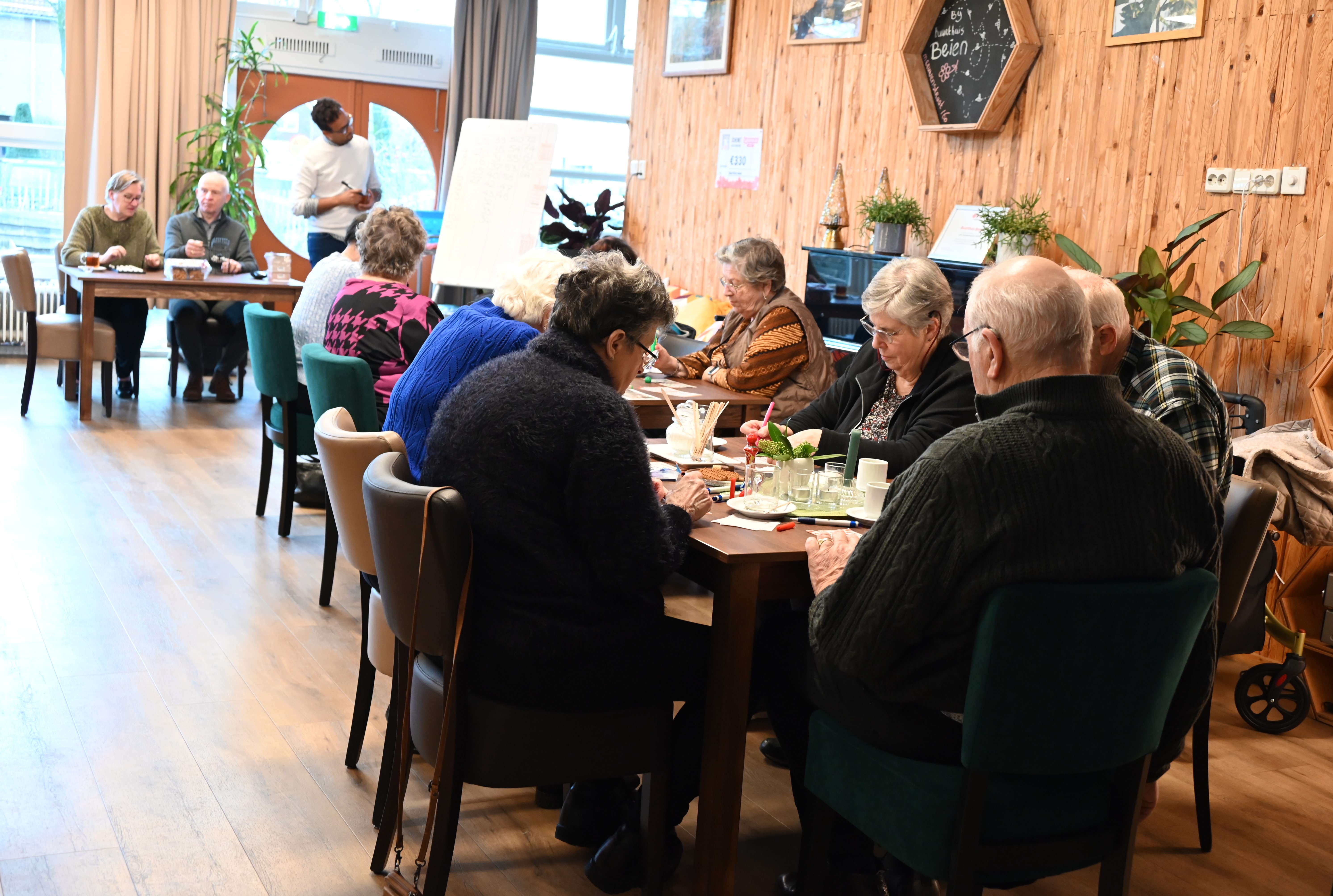 gastvrouw ontmoetingsruimte